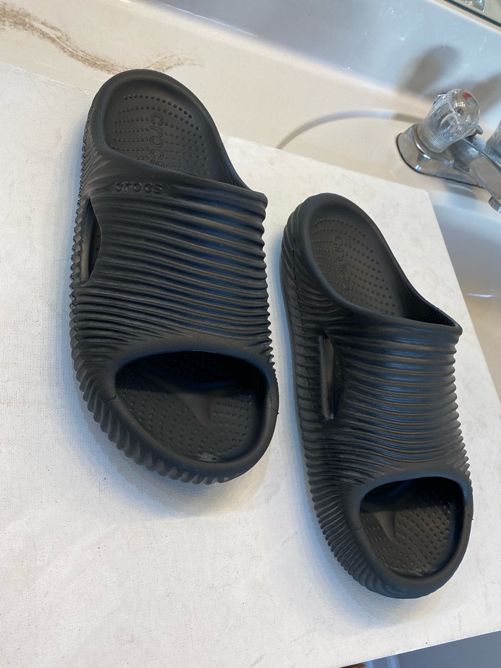 Crocs Mellow tide Recovery Slide sandal. Women Size 10, Men Size 8